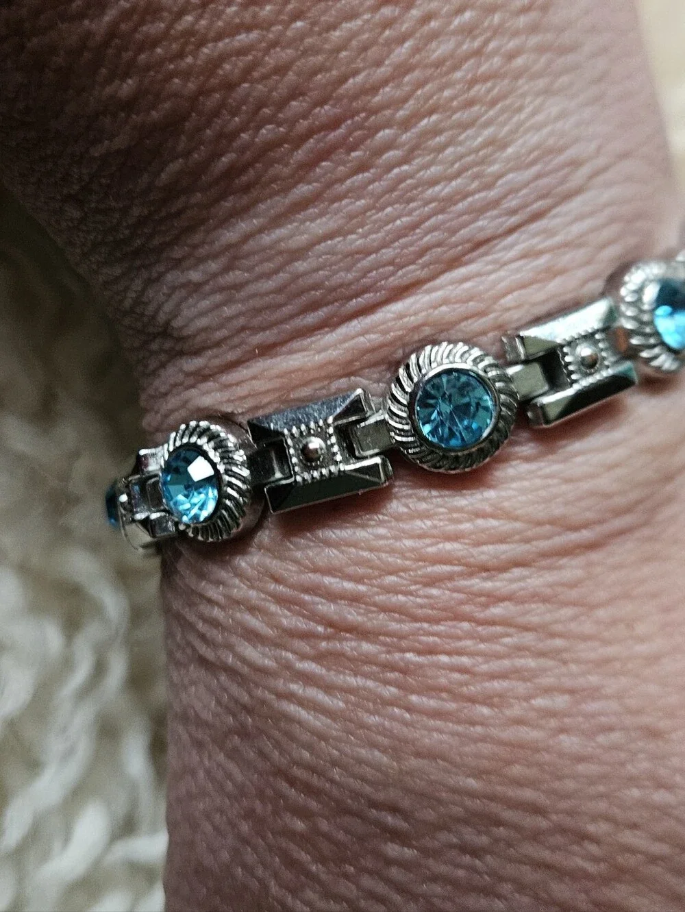 Vintage Silver Tone Scroll Link 7